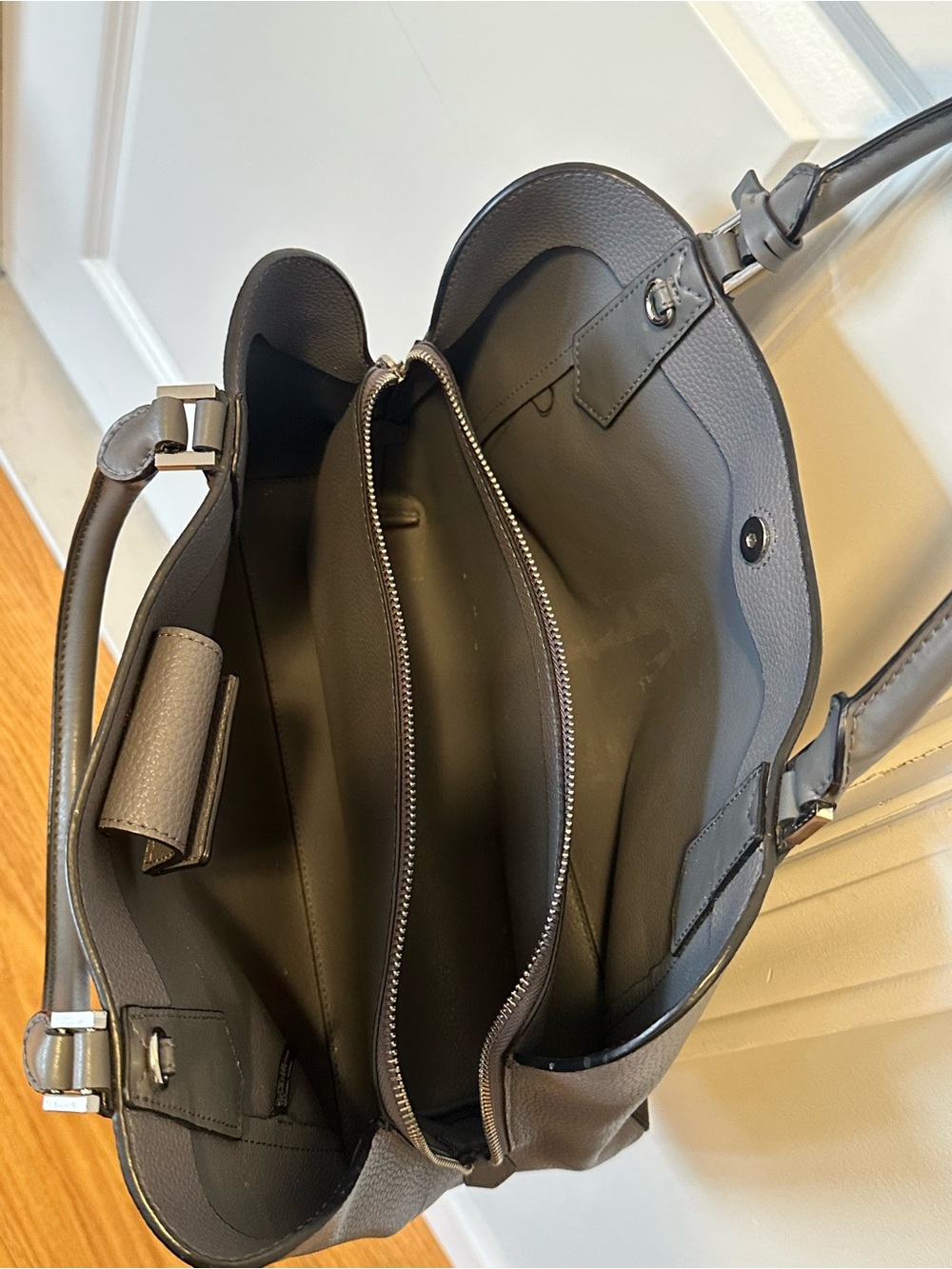 Michael Kors Kimberly Large East West Satchel - Picture 3 of 6